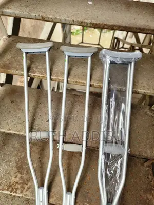 Photo - Crutches盎我axillary Bilateral Crutches腕帶crutches袴吋crutches