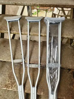 Photo - Axillary Bilateral Crutches管制axillary Bilateral Crutches