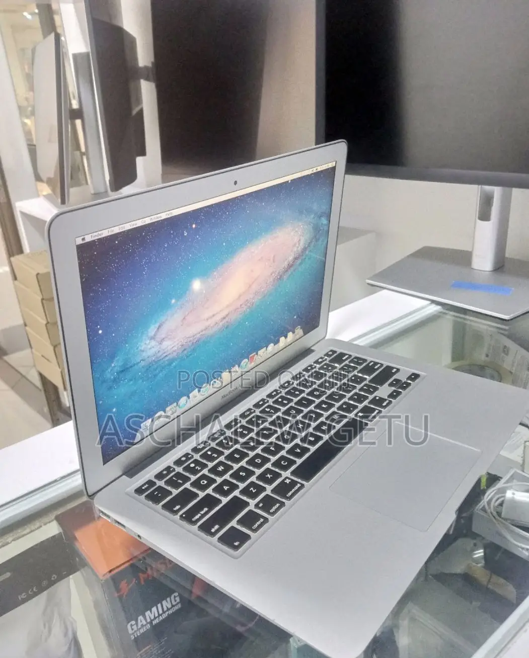 New Laptop Apple MacBook Air 2011 4GB Intel Core I5 SSD 128GB