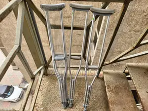Photo - Axillary Bilateral Crutches牙科crutches袴吋crutches檯子crutches