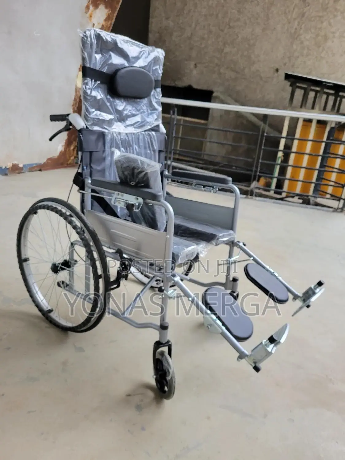 Toilet Wheelchair貝具wheelchair##Wheel=With a Built-in Toilet