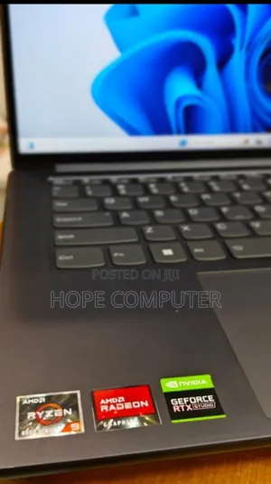 Photo - New Laptop Lenovo Yoga 7i 32GB Intel Core I7 SSD 512GB