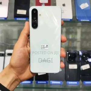 Photo - New Samsung Galaxy M16 128 GB Black