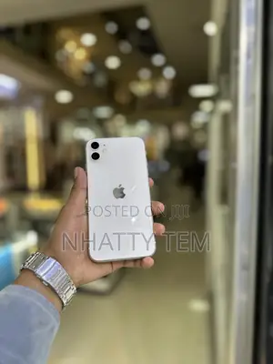Photo - Apple iPhone 11 64 GB White
