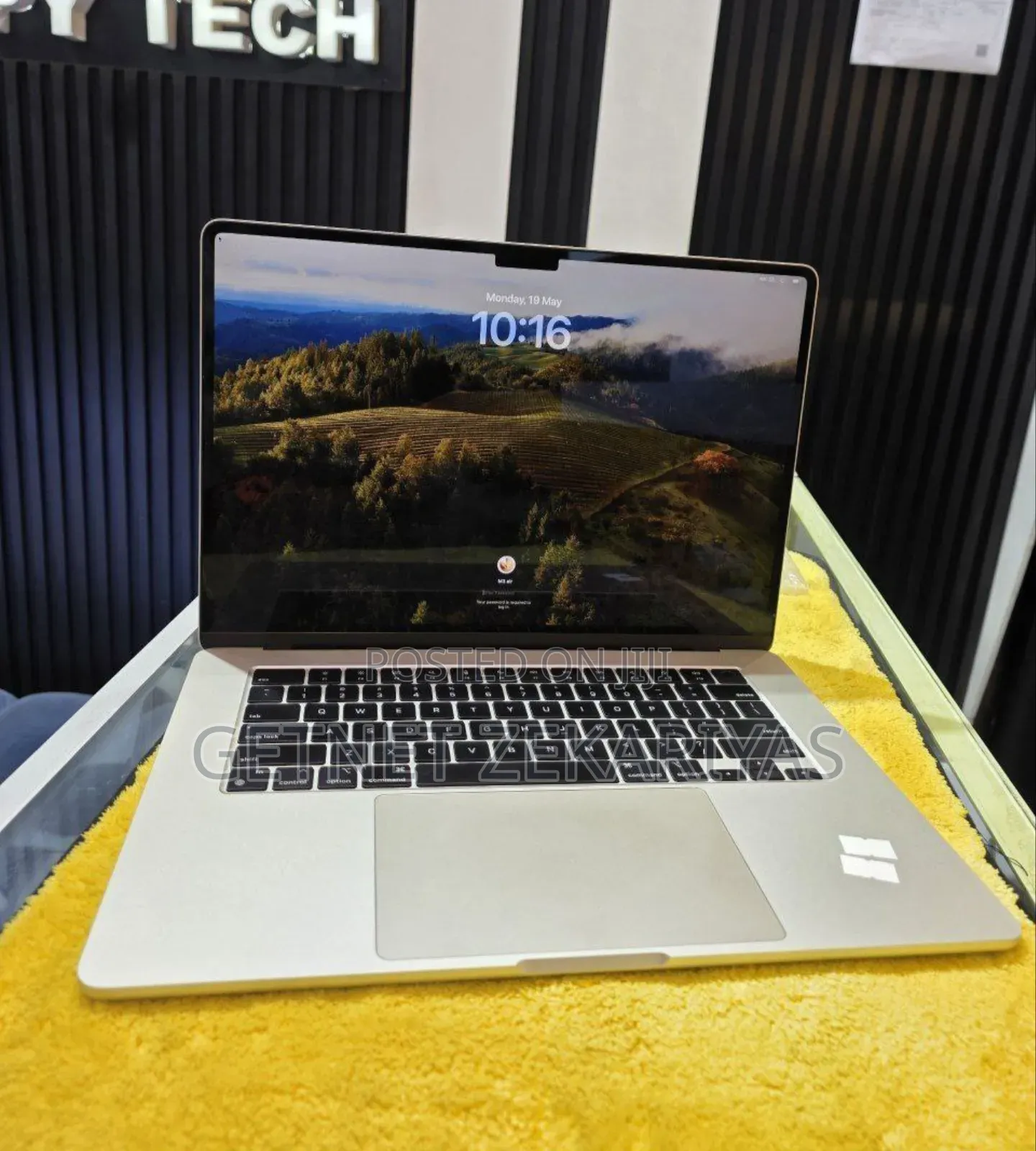 New Laptop Apple MacBook Air 2024 M3 13-Inch 16GB Apple M3 SSD 512GB