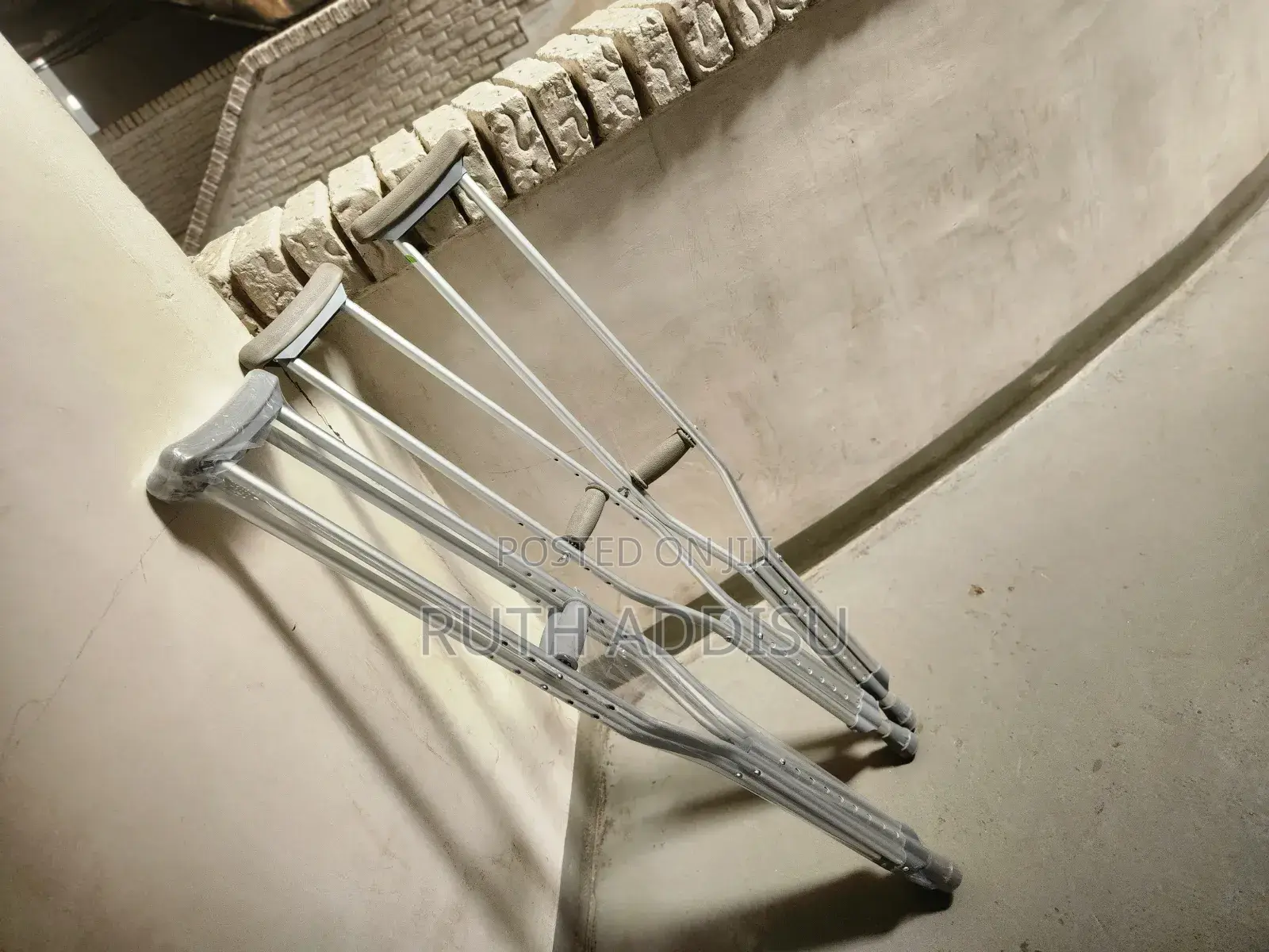 Crutches管制crutches盎我axillary Crutches朱諾crutches政策crutches