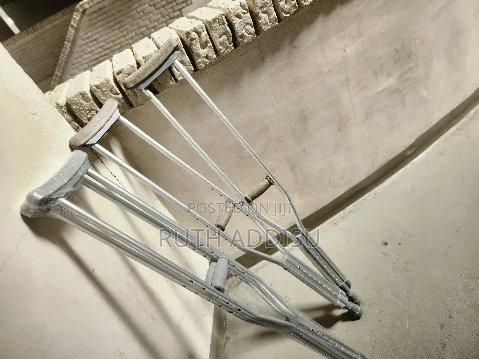 Axillary Bilateral Crutches腦部crutches㫵你axillary Bilateral