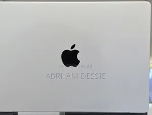 Photo - New Laptop Apple MacBook Pro M1 16GB Intel Core I9 SSD 1T