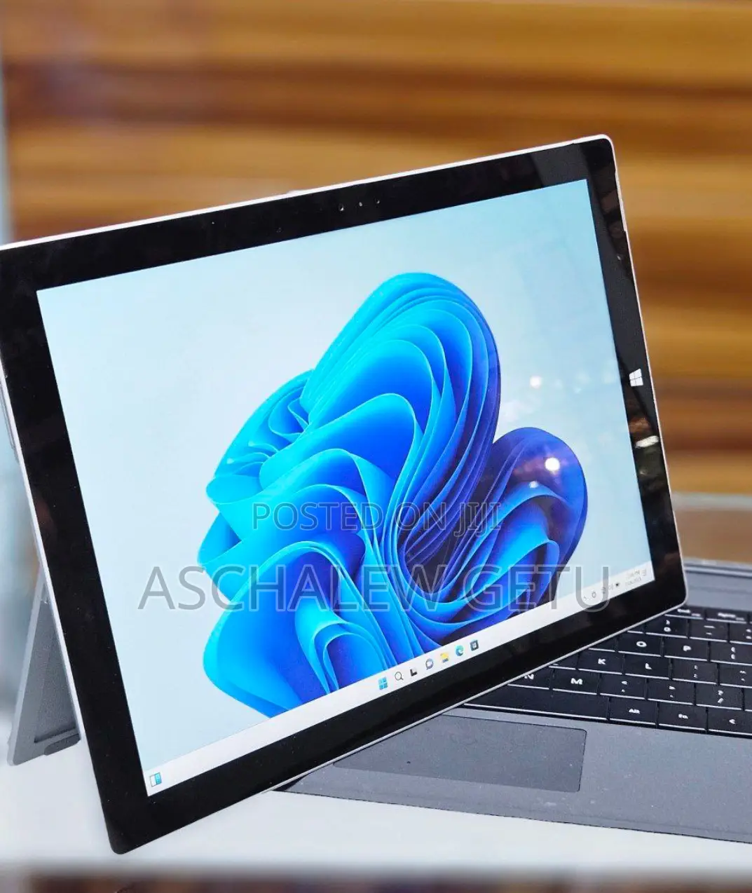 New Laptop Microsoft Surface 8GB Intel Core I5 SSD 256GB