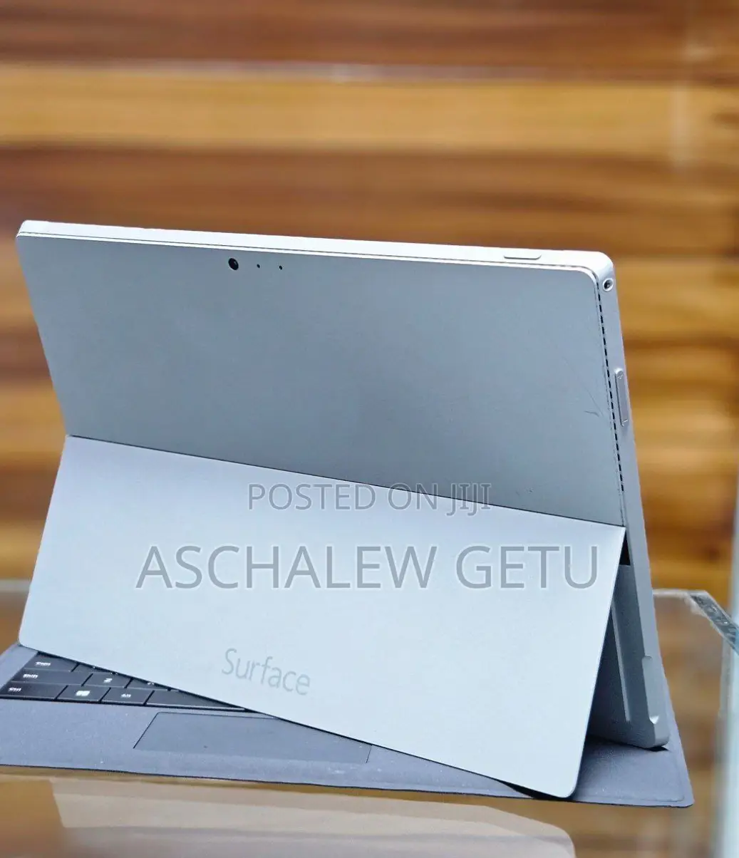 New Laptop Microsoft Surface 8GB Intel Core I5 SSD 256GB