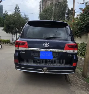 Photo - Toyota Land Cruiser 4.5 V8 VXR 2017 Blue