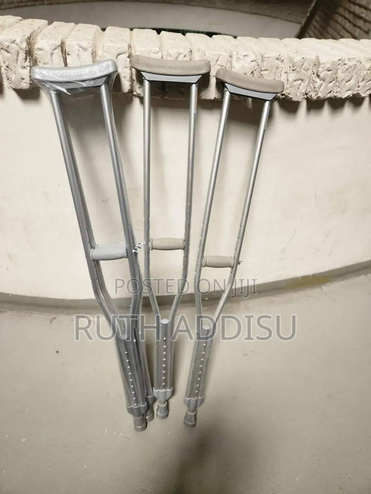 Axillary Bilateral Crutches鴦吋crutches炸彈crutches靠在crutches