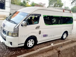 Toyota HiAce 2016 White