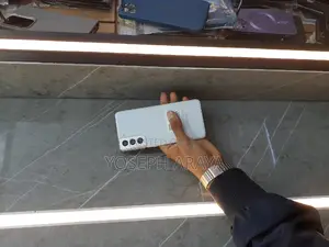 Photo - New Samsung Galaxy S21 5G 256 GB White