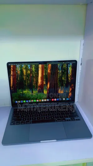 New Laptop Apple MacBook Air 2022 M2 16GB Apple M2 SSD 256GB