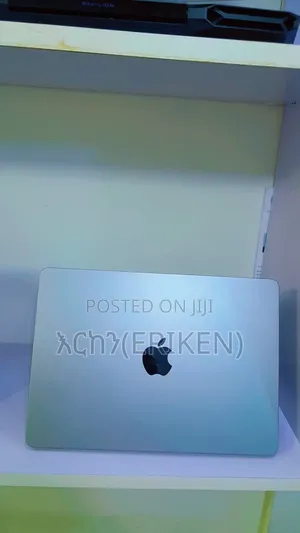 Photo - New Laptop Apple MacBook Air 2022 M2 16GB Apple M2 SSD 256GB