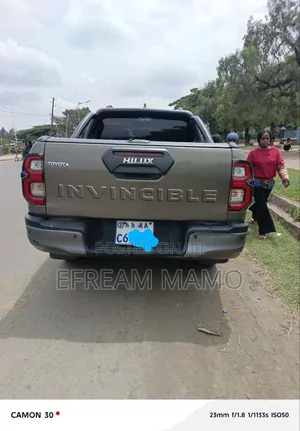 Toyota Hilux 2022 Gray