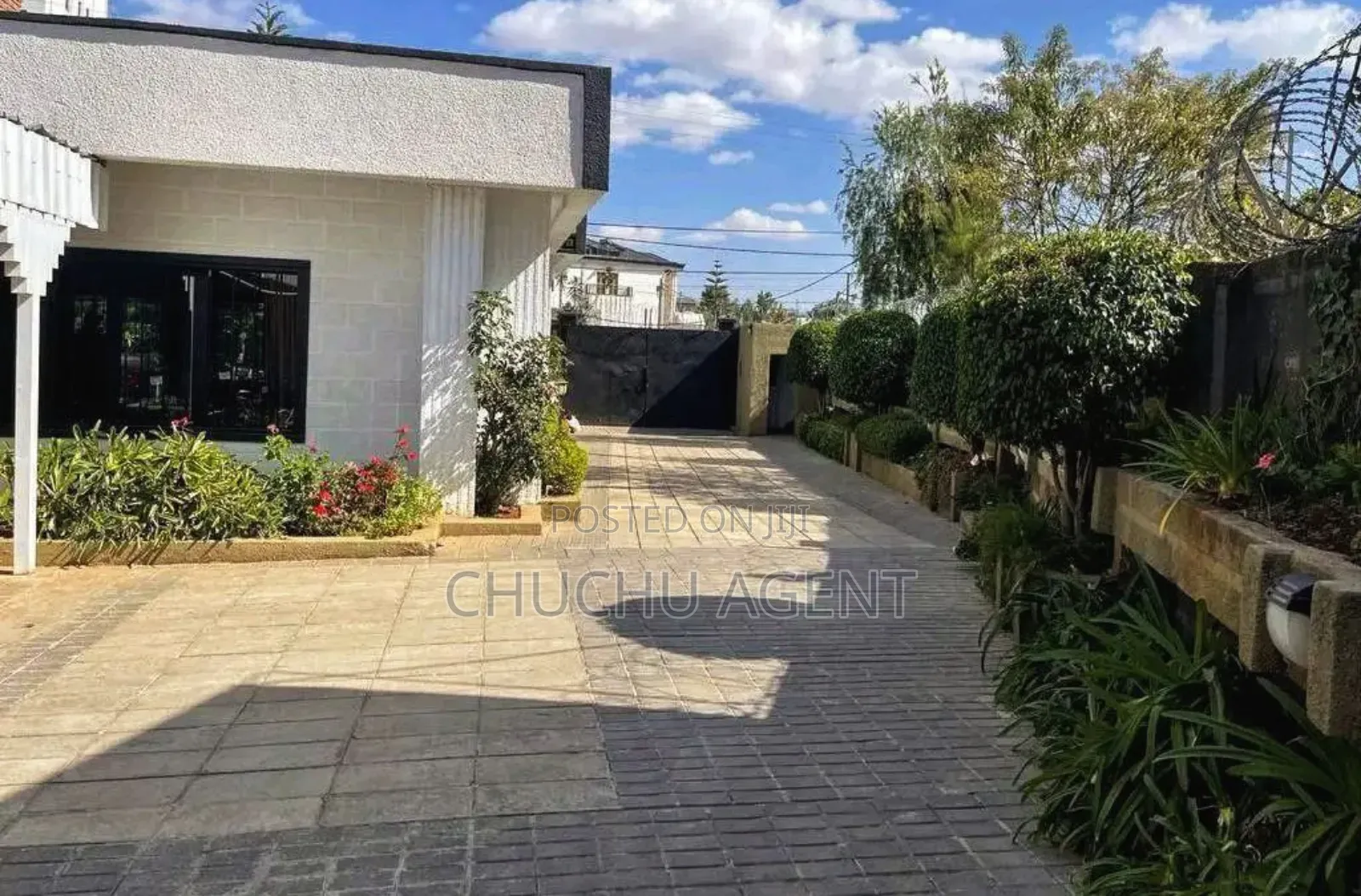 Furnished 10bdrm House in Kirkos for rent