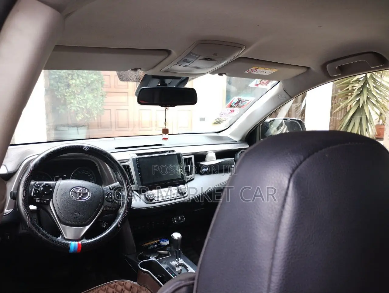 Toyota RAV4 LE 4dr SUV (2.5L 4cyl 6A) 2018 Gray