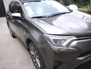 Photo - Toyota RAV4 LE 4dr SUV (2.5L 4cyl 6A) 2018 Gray
