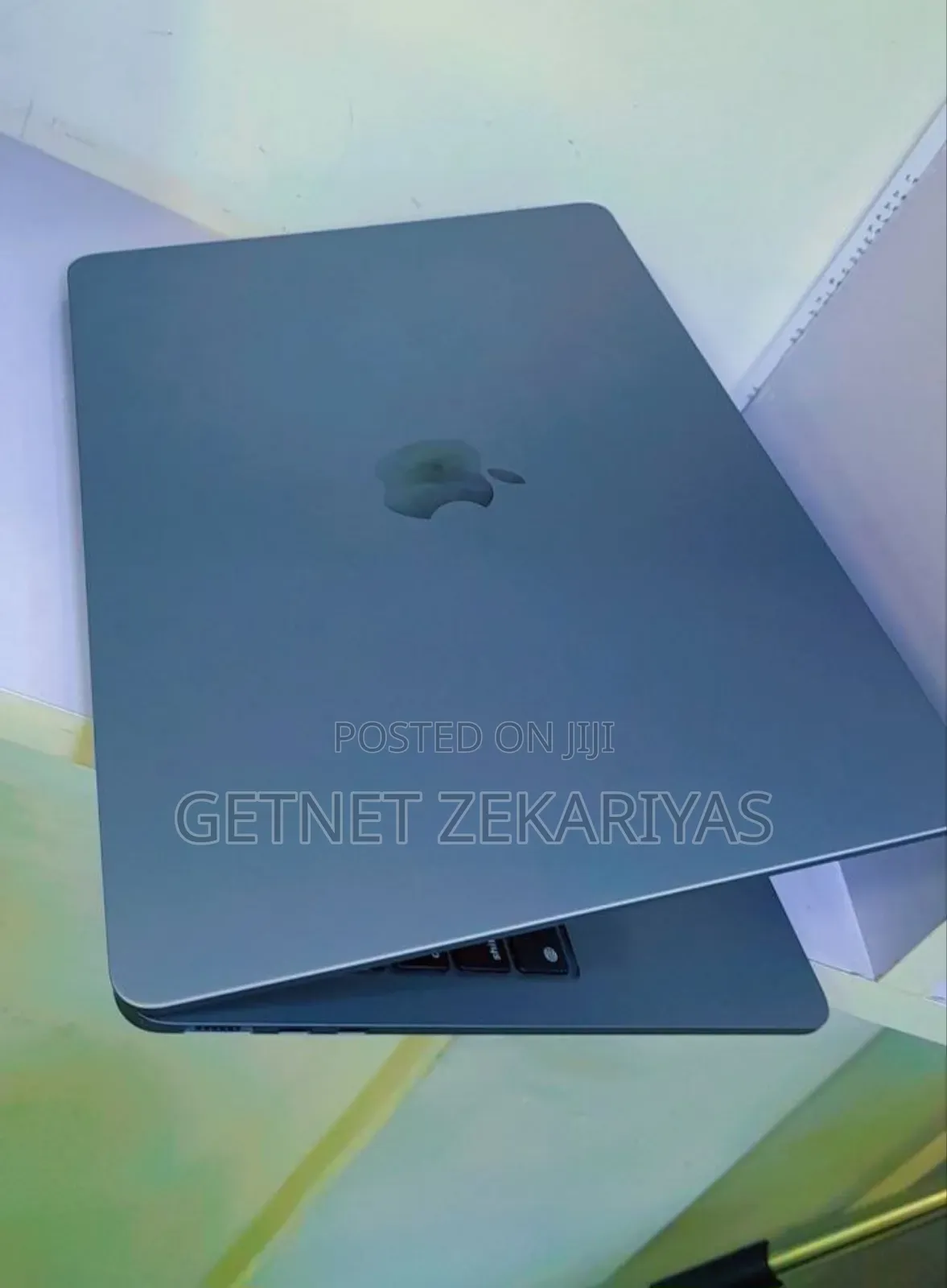 New Laptop Apple MacBook Air 2022 M2 16GB Apple M2 SSD 256GB