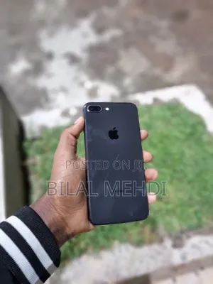 Photo - Apple iPhone 8 Plus 64 GB Black