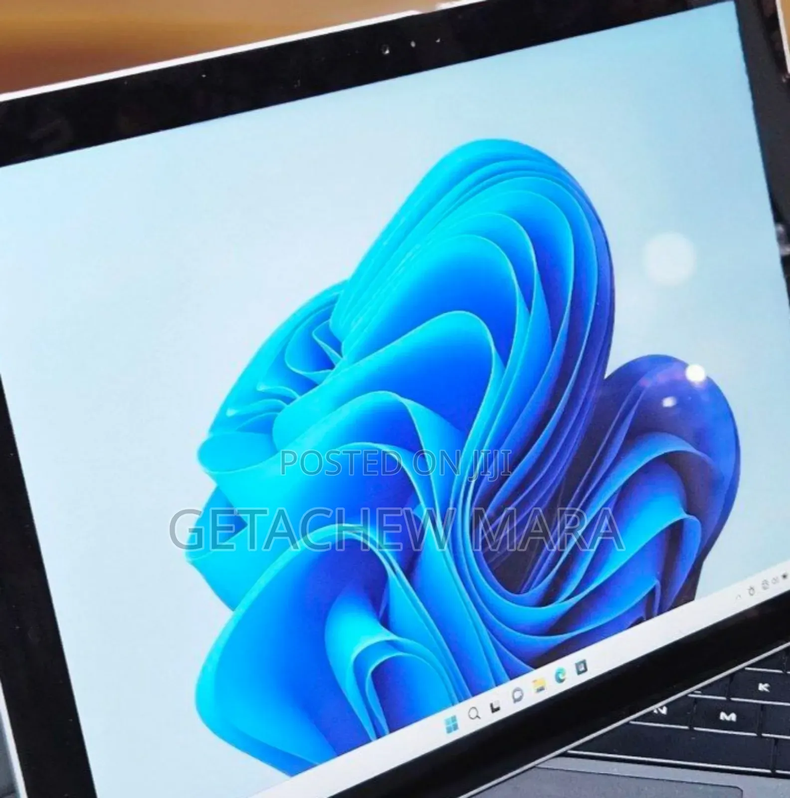 New Laptop Apple MacBook Pro M1 8GB Intel Core I9 SSD 256GB