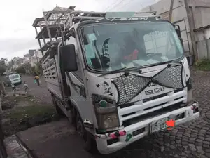 Photo - 2012 ሞዴል Isuzu ሞተር አላደሰም አይፈልግም
