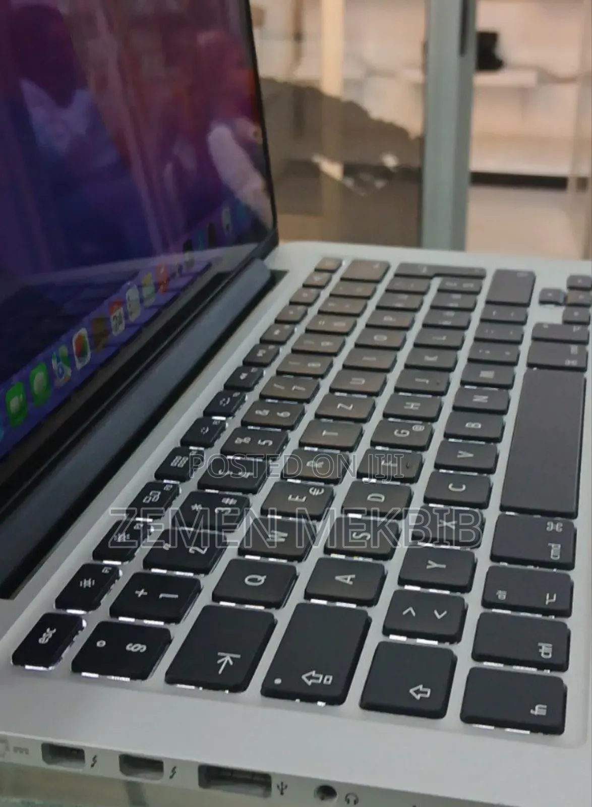 New Laptop Apple MacBook Pro 2015 8GB Intel Core I5 SSD 256GB