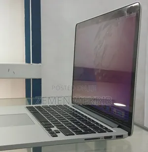 New Laptop Apple MacBook Pro 2015 8GB Intel Core I5 SSD 256GB