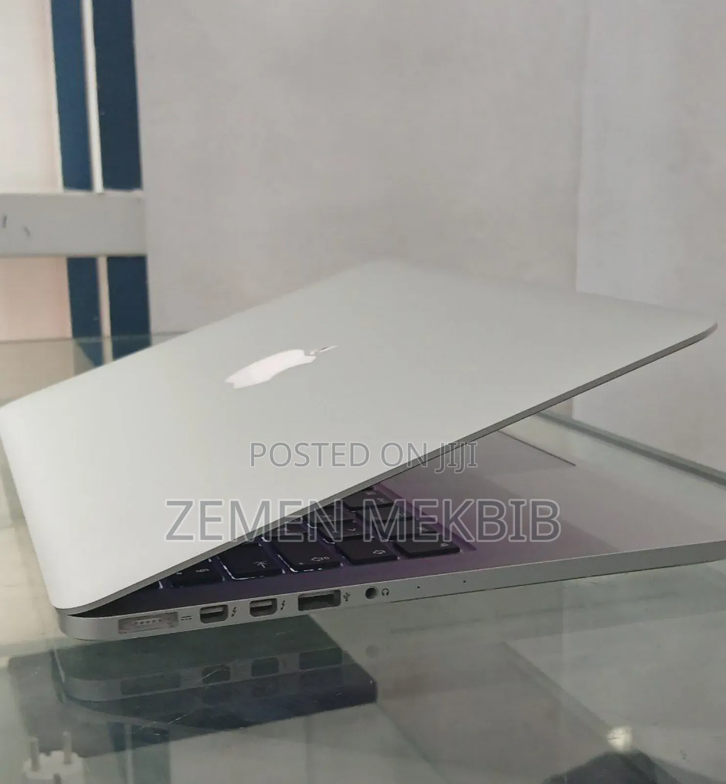 New Laptop Apple MacBook Pro 2015 8GB Intel Core I5 SSD 256GB