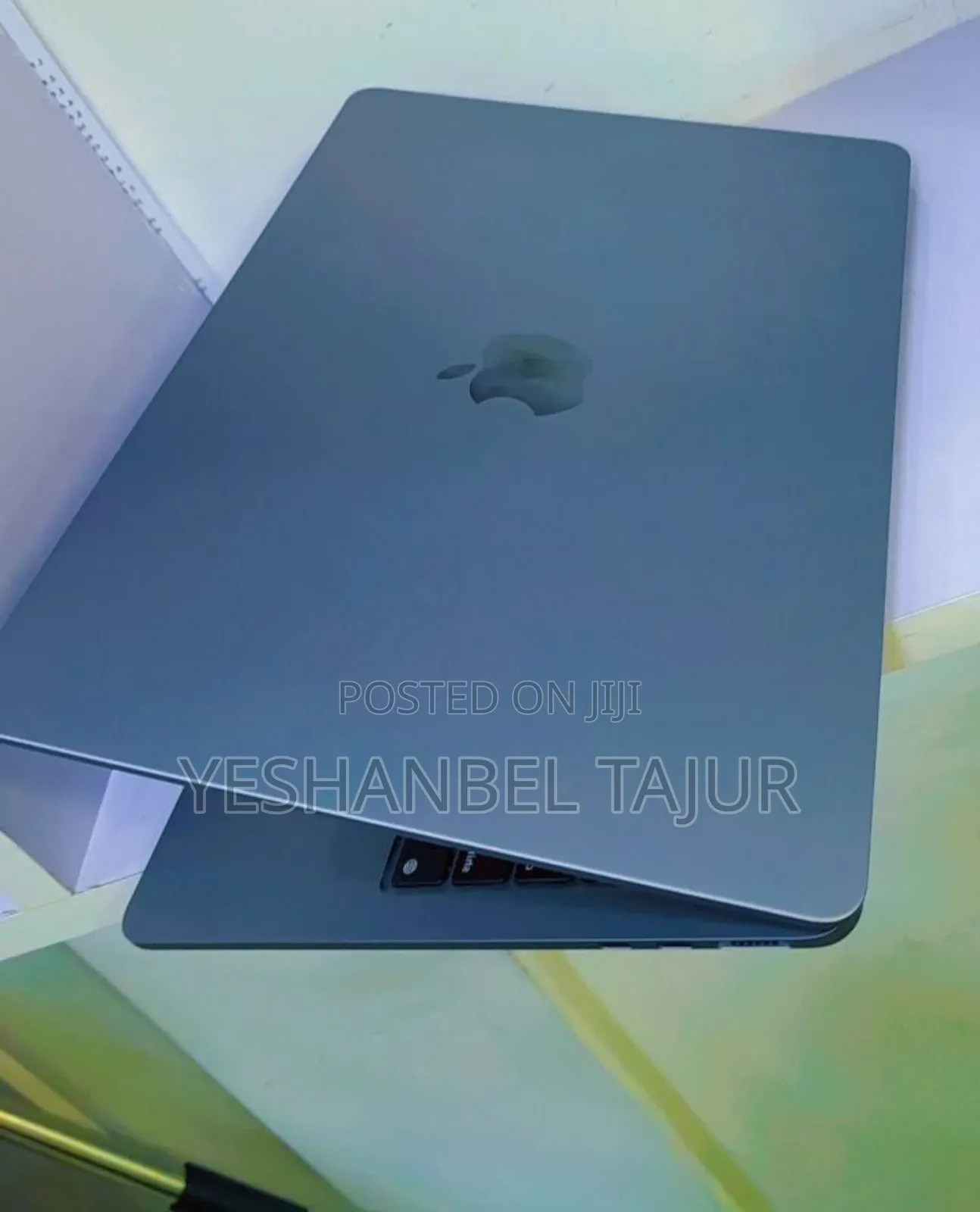 New Laptop Apple MacBook Air 2022 M2 16GB Apple M2 SSD 256GB