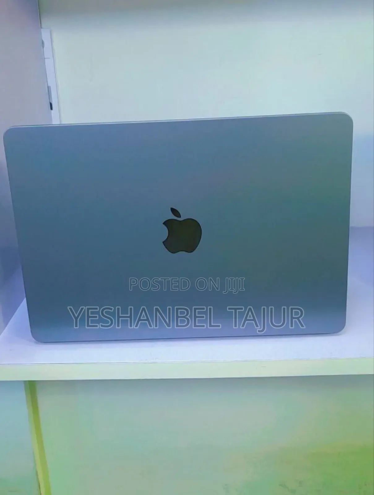 New Laptop Apple MacBook Air 2022 M2 16GB Apple M2 SSD 256GB