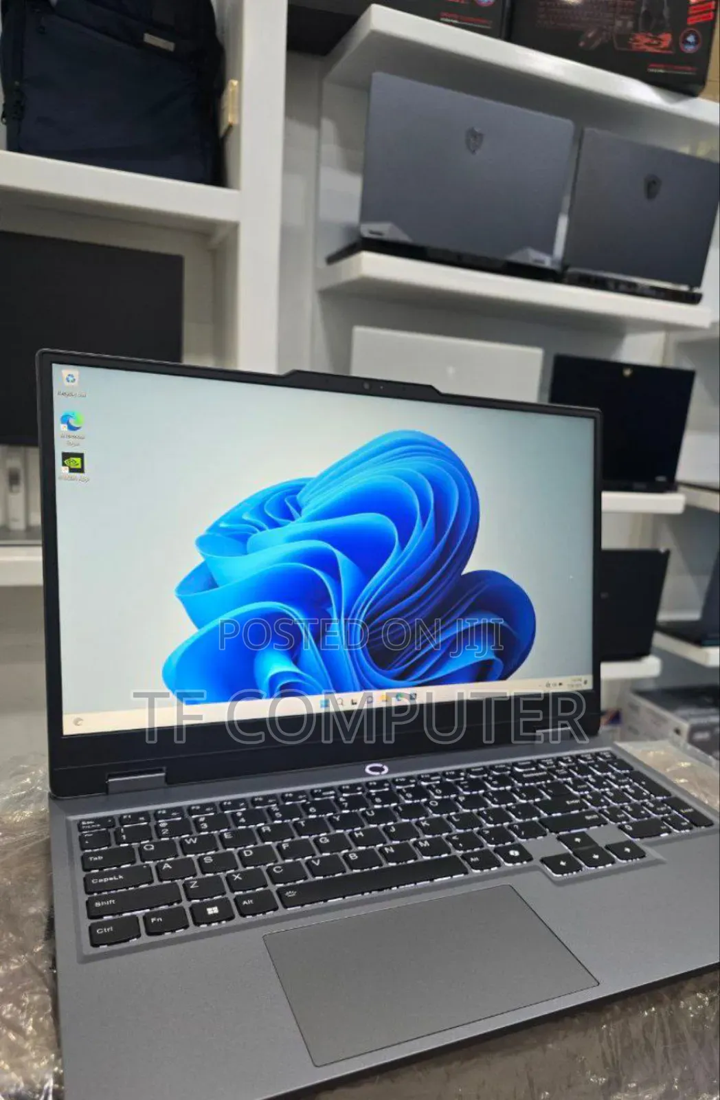 New Laptop Lenovo LOQ 15IRH8 24GB AMD Ryzen 5 SSD 512GB