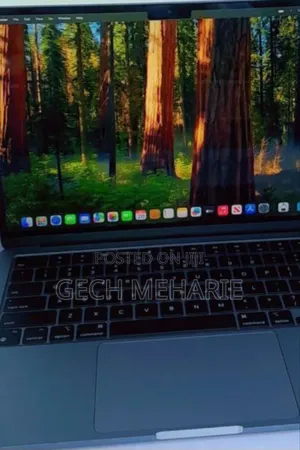 Photo - New Laptop Apple MacBook Air 2022 M2 16GB Apple M2 SSD 256GB