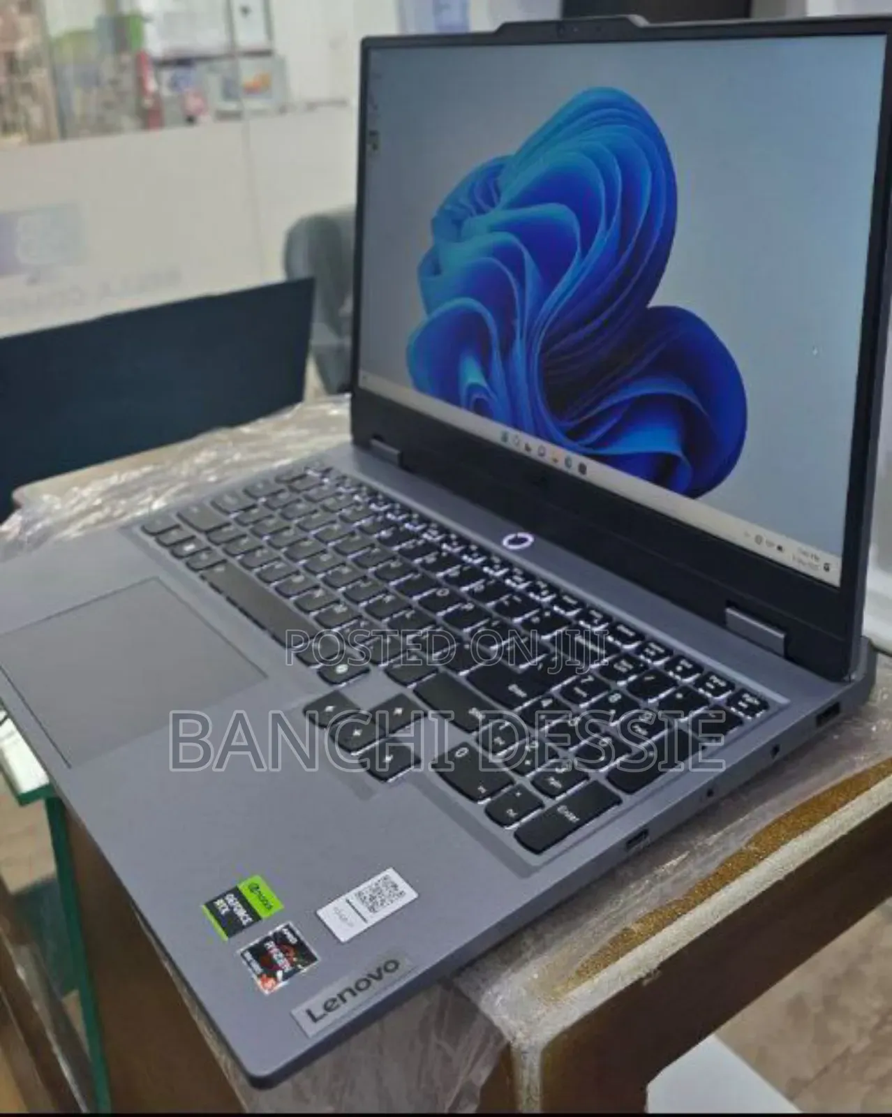 New Laptop Lenovo LOQ 15ARP9 16GB Intel Core i5 SSD 512GB
