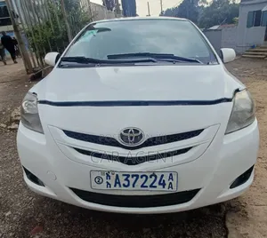 Photo - Toyota Yaris 2007 White