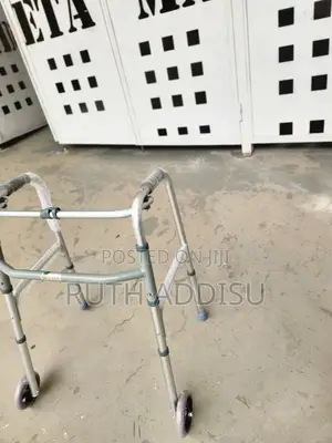 Photo - Walker With Wheel Walker长我bold and Strong Walker俠義walker