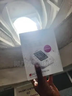 Photo - Medical Blood Pressure Monitor奎寧new Digital Bp Monitor威廉bp