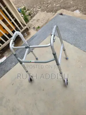 Photo - Almunium Walker靠攏walker重要foldae Walker朱諾almunium Walker