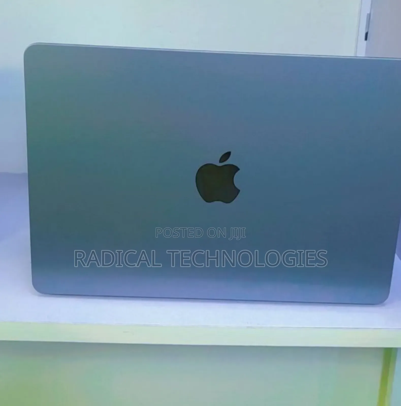 New Laptop Apple MacBook Air 2022 M2 16GB Intel Core I7 SSD 256GB