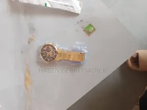 Photo - የእጅ ሰአት ወፍራም