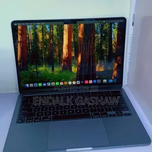 Photo - New Laptop Apple MacBook 16GB Intel Core I9 SSD 256GB