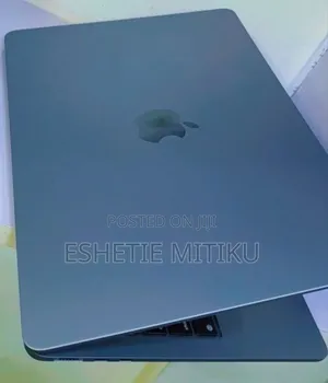 Photo - New Laptop Apple MacBook Air 2022 M2 16GB Intel Core I7 SSD 256GB