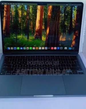 New Laptop Apple MacBook Air 2022 M2 16GB Apple M2 SSD 256GB