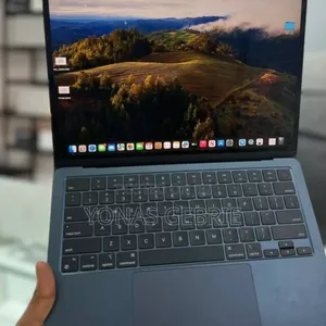 New Laptop Apple MacBook Air 2022 M2 8GB Apple M2 SSD 256GB