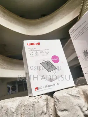 Photo - Digital Blood Pressuer Monitor腕表new Medical Blood Pressure