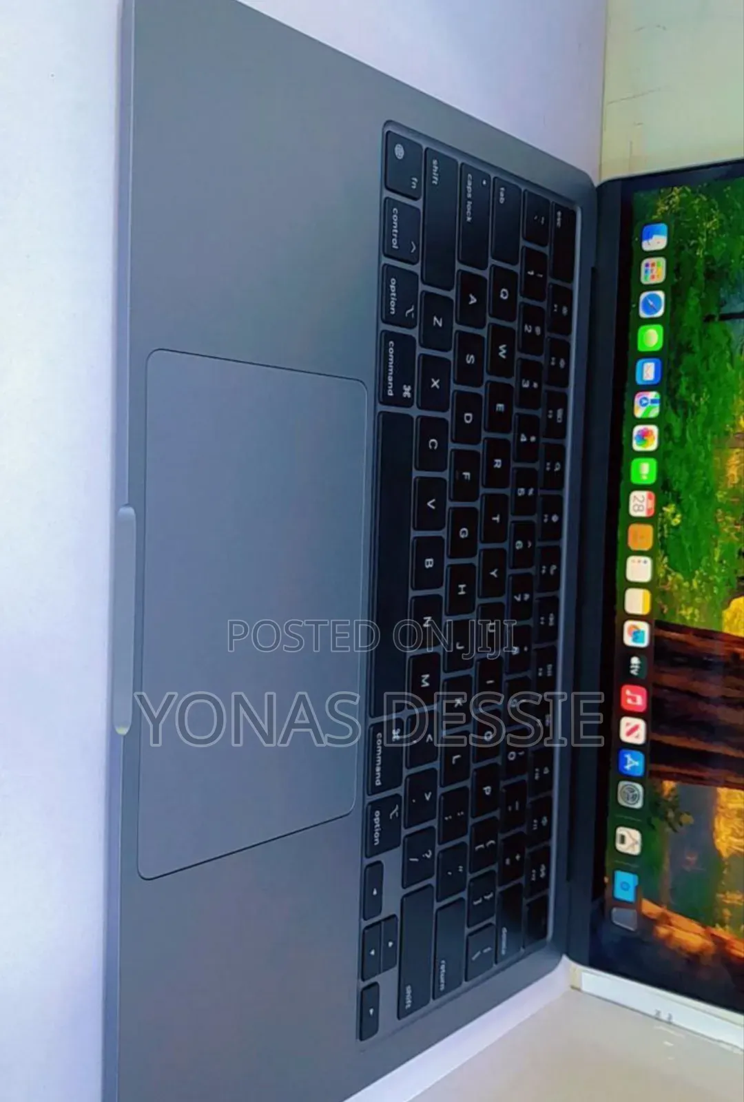 New Laptop Apple MacBook Air 2022 M2 16GB SSD 256GB