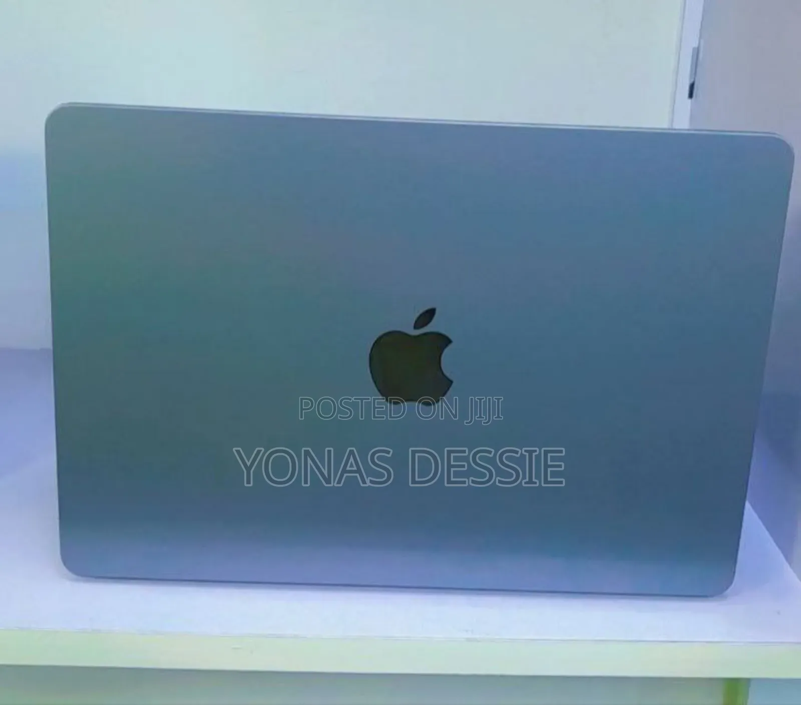 New Laptop Apple MacBook Air 2022 M2 16GB SSD 256GB