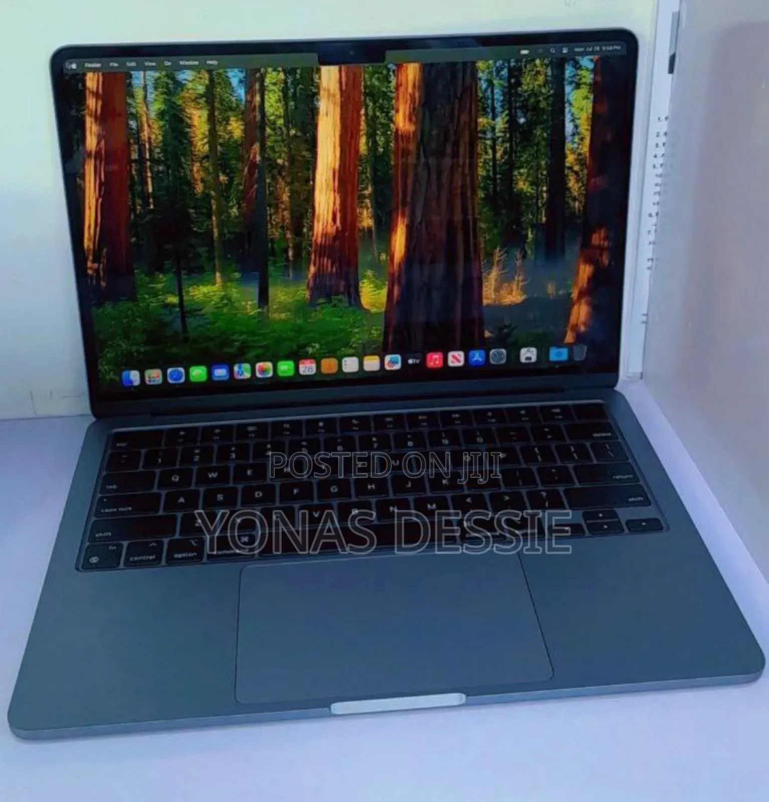 New Laptop Apple MacBook Air 2022 M2 16GB SSD 256GB
